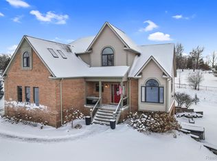 7048 Augustine Ct, Fenton, MI 48430