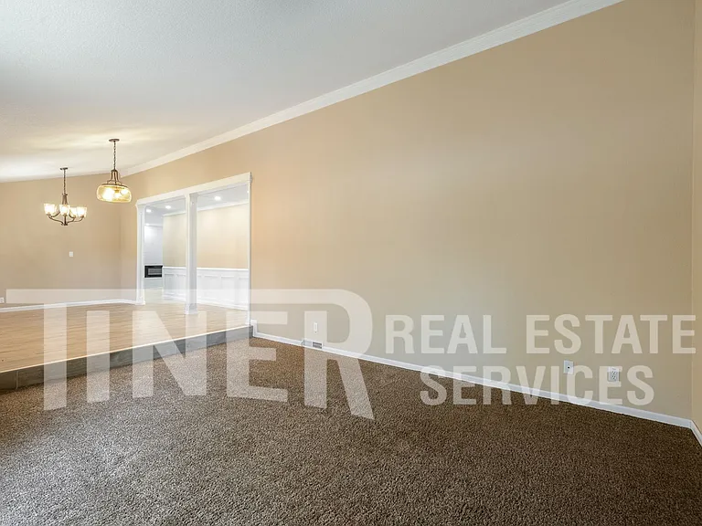 1721 Oakwood Dr — Photo 10