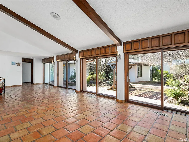 8 Plaka Ct — Photo 10