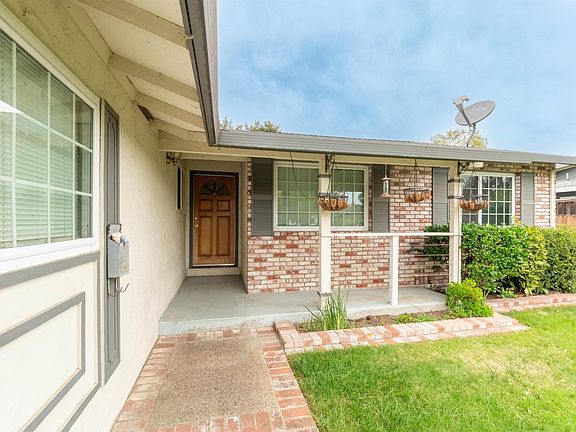 4th image of 1221 Brookview Dr