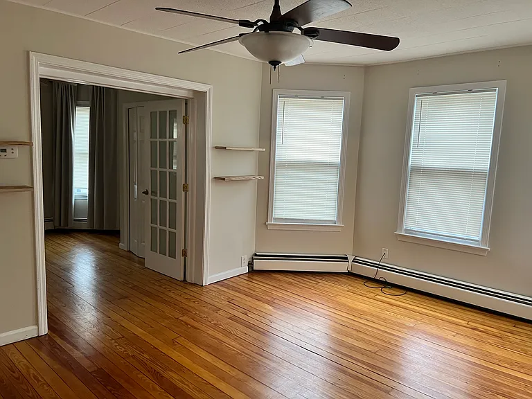 25 Locke St #2 — Photo 18