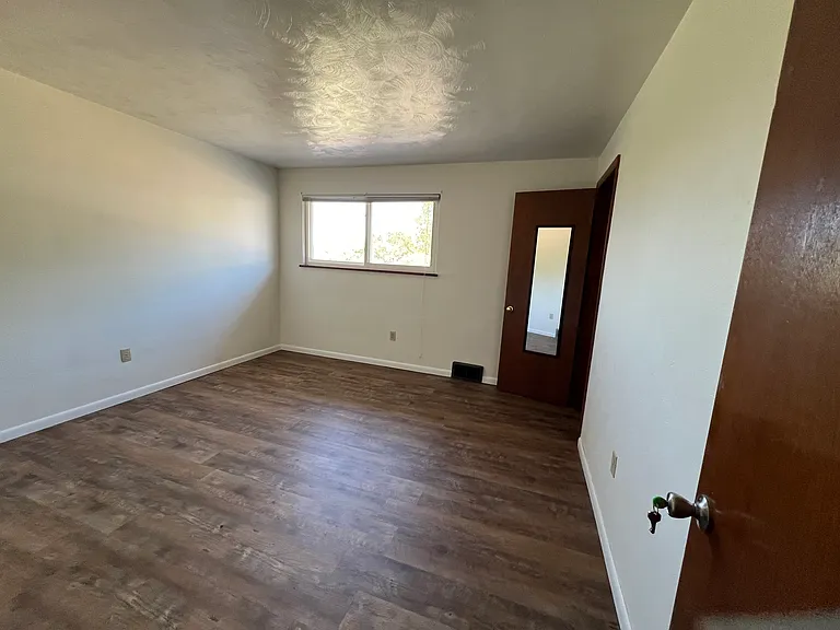 220 Orchard Hill Dr #B — Photo 3