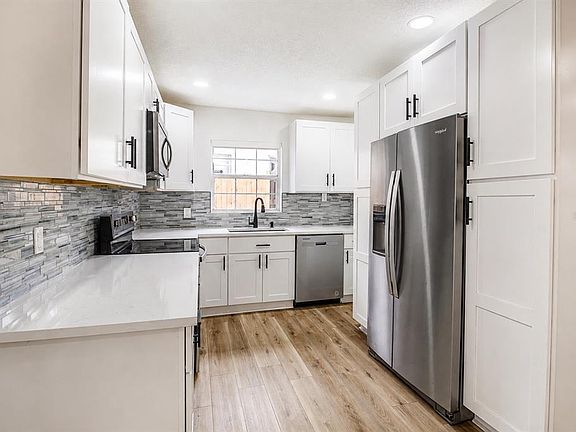 5th image of 113 Inwood Cir