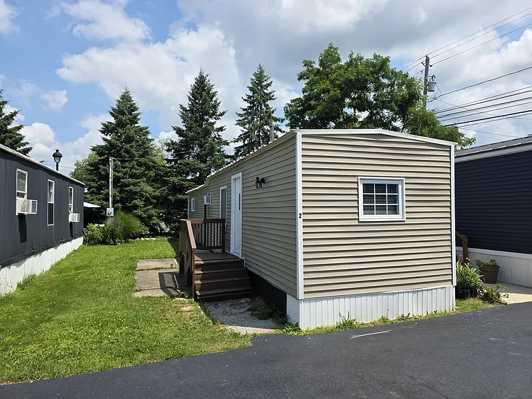 374 Pearl Rd #2 — Photo 1