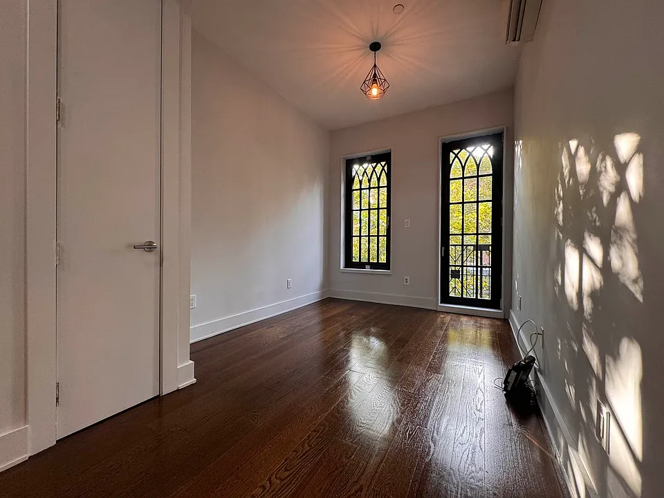 1487 Broadway #2C