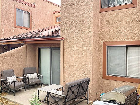 3rd image of 5200 Villa View Dr APT 2B