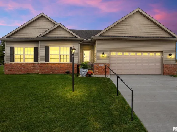 10900 N Woodale Dr, Dunlap, IL 61525