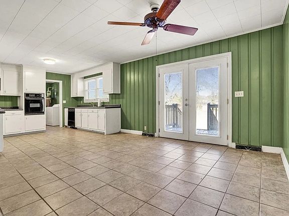 4th image of 301 Dixon St