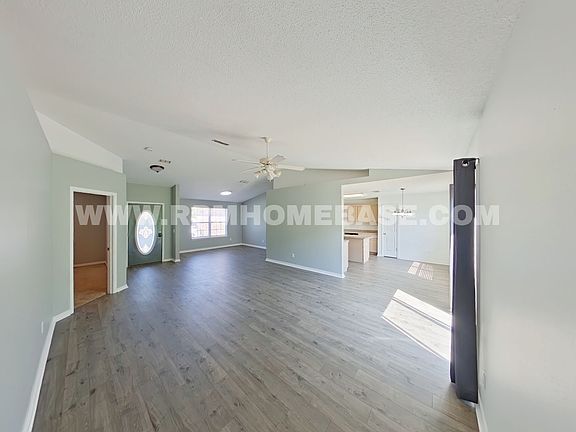 4th image of 1326 Jeffrine Dr