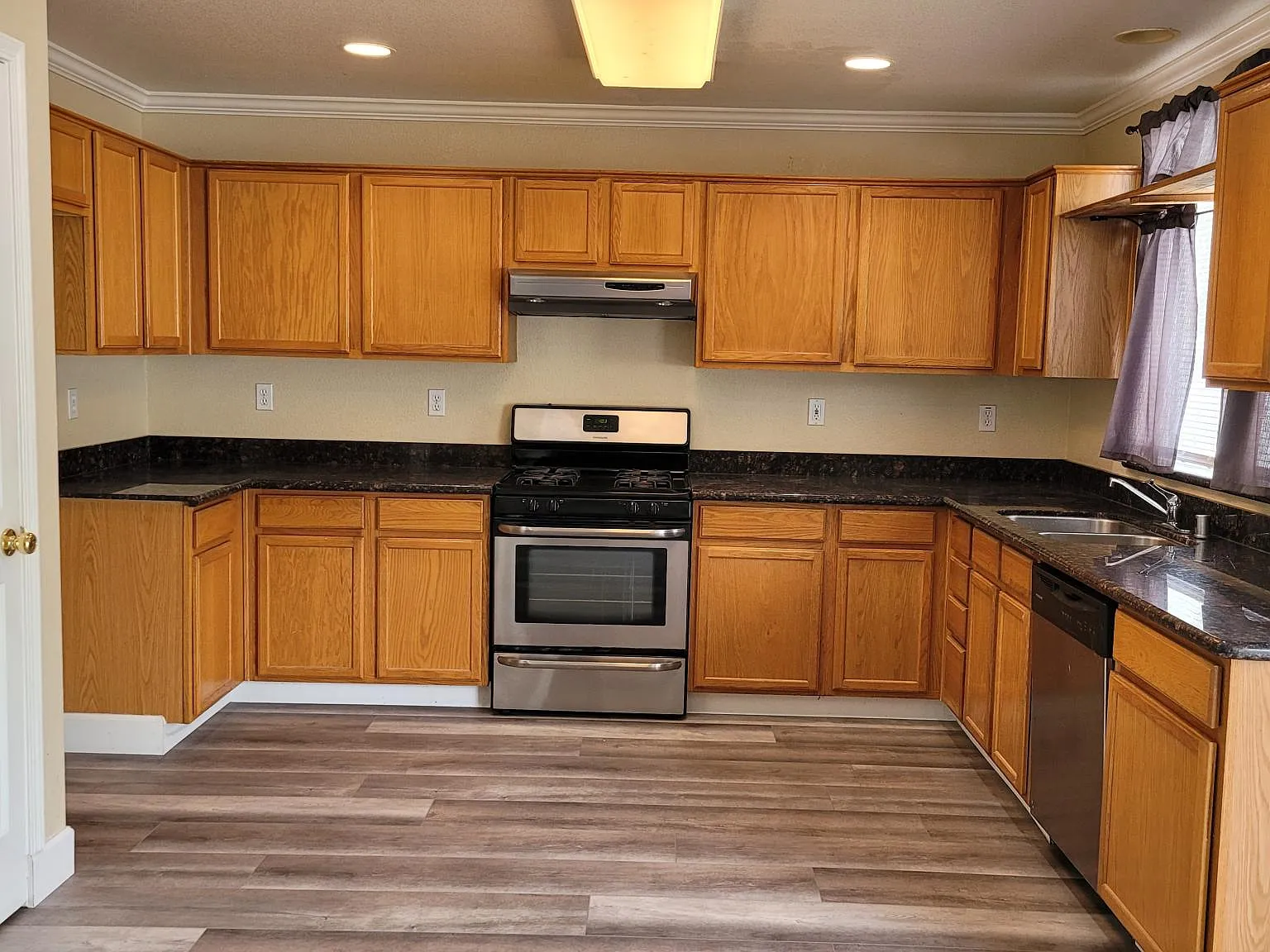 804 Bogetti Ln — Photo 1