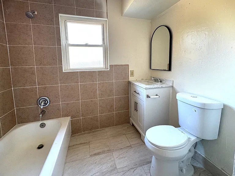 1741 N Blythe Ave — Photo 10