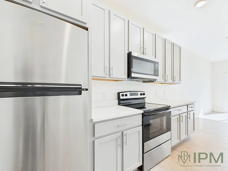 98 Penn Place — Photo 41