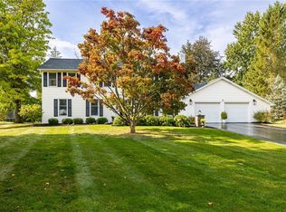 10 Cranston Rd, Pittsford, NY 14534
