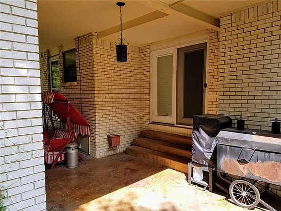 5th image of 2747 W White Oak Dr