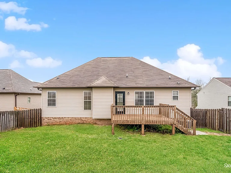 925 Clover Cir — Photo 15