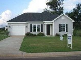 101 Deneen Dr, Fort Valley, GA 31030