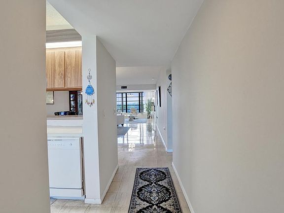 4th image of 1524 Whitehall Drive #406