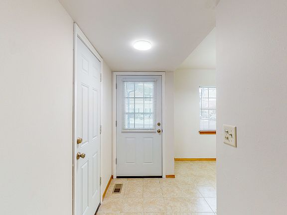 5th image of 468 Minnesota Cir
