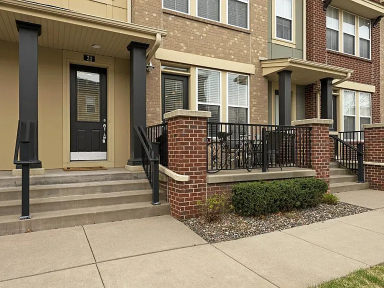 5900 Oxford St #21 — Photo 21
