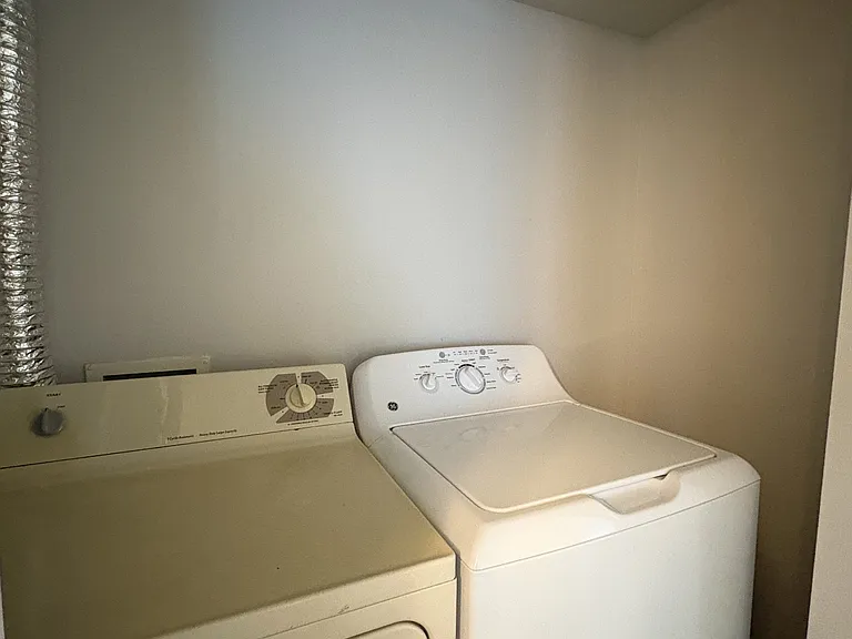 Lakeside Village Apartments — Photo 86
