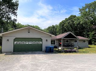 3117 Ponemah Dr, Fenton, MI 48430