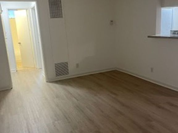 4th image of 3676 Clarington Ave APT 4