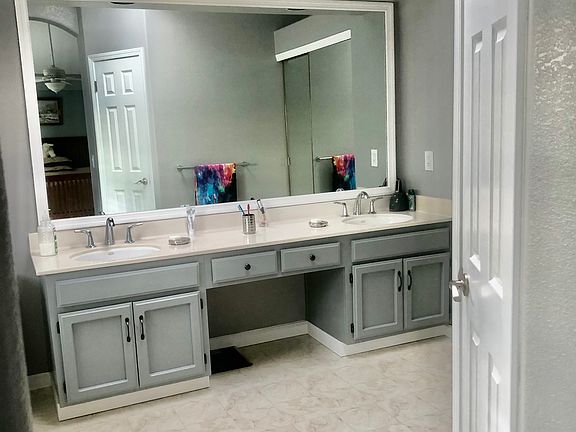 3rd image of 9525 Wellington Cir