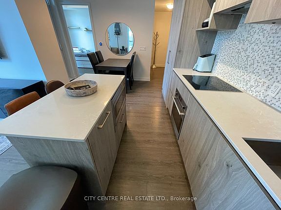 4th image of 1 Yorkville Ave #1602