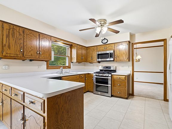 5th image of 1313 Oconto Ct