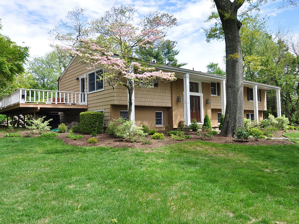 1st image of 1 1/2 Agnes Cir