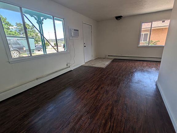 3rd image of 905 Nevada Ave