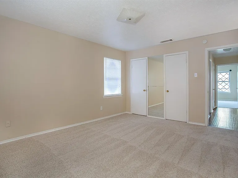 7010 Kingsbury Dr — Photo 13