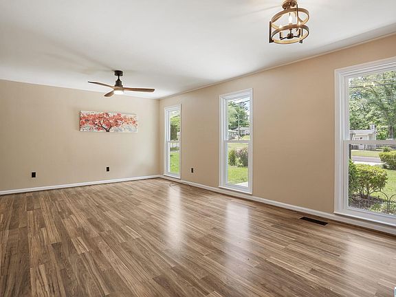 4th image of 1141 Camellia Rd