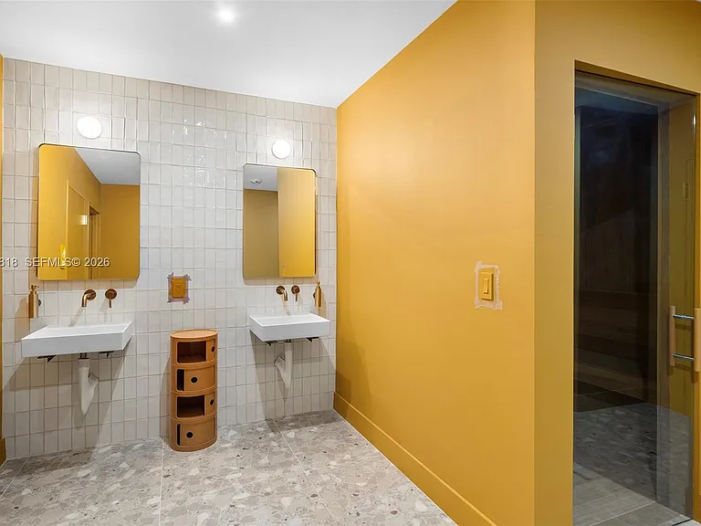 90 NE 32nd St #203 — Photo 34