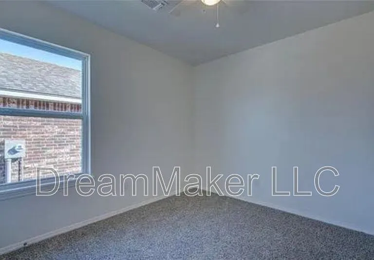 2405 S 28th Ter — Photo 26