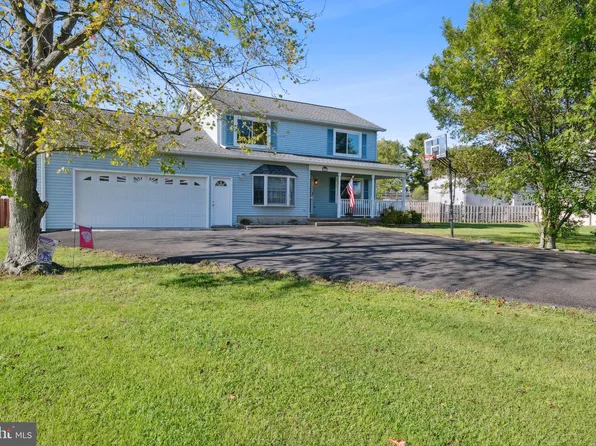 6896 Maplewood Dr, Bealeton, VA 22712