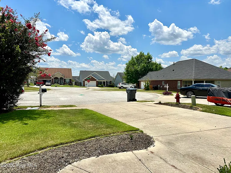 1305 Wickham Ct — Photo 4