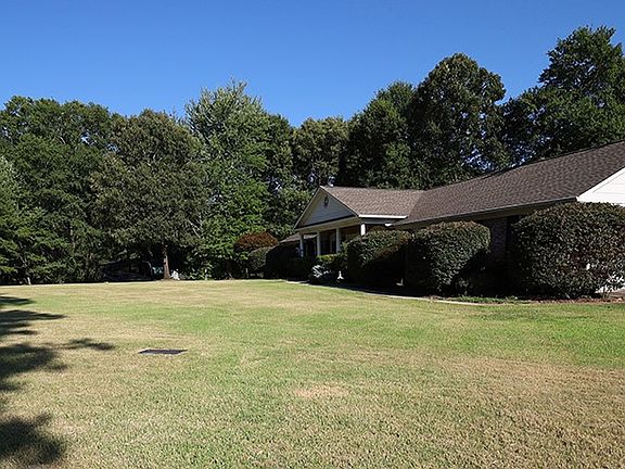 2nd image of 200 Pine Wood Dr