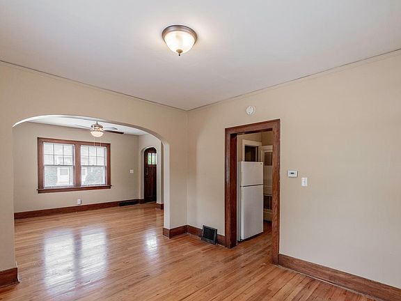 3rd image of 137 N 33rd St APT K
