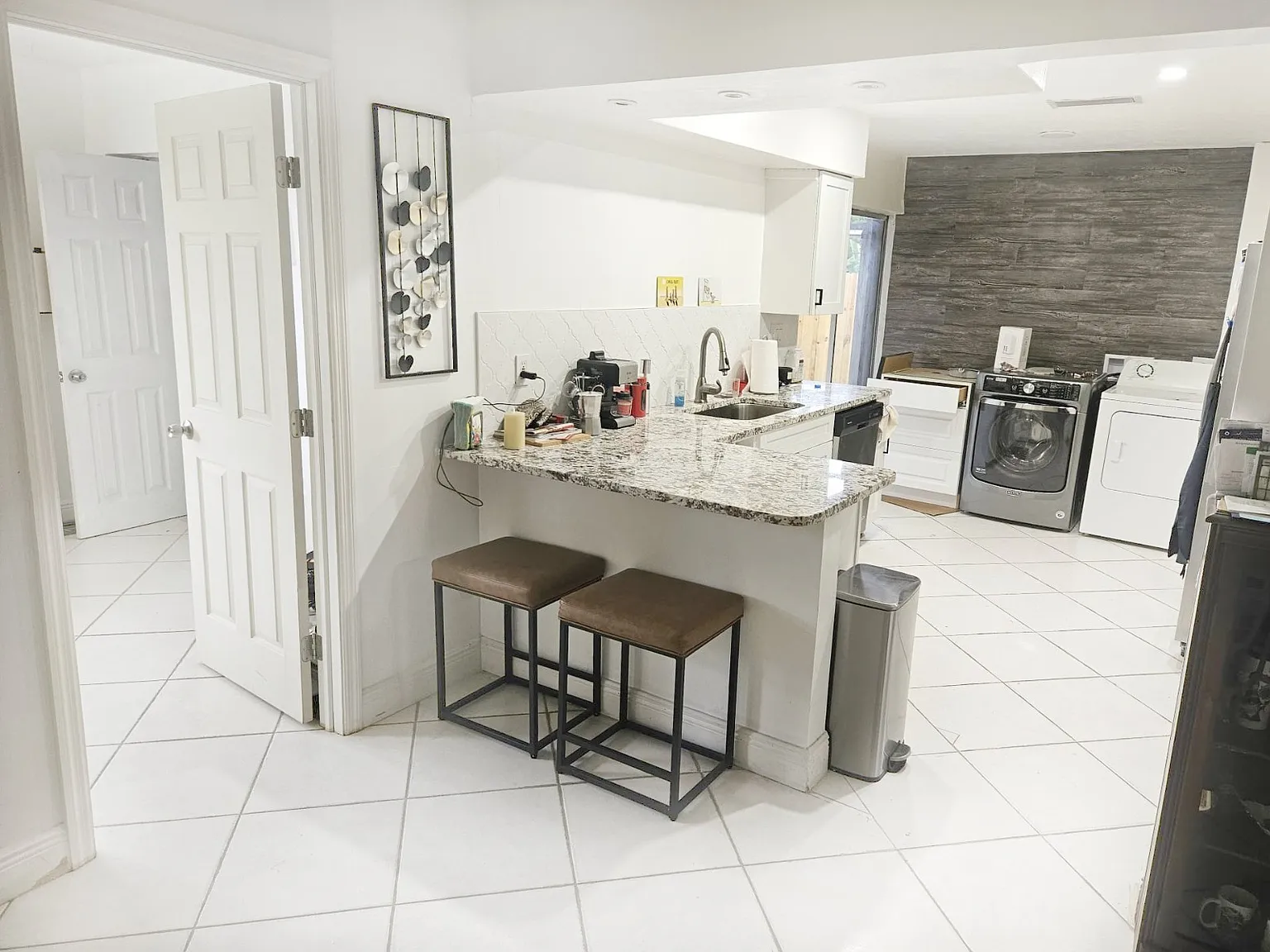 2 bed, 1500 sqft, $2,300 — Photo 2