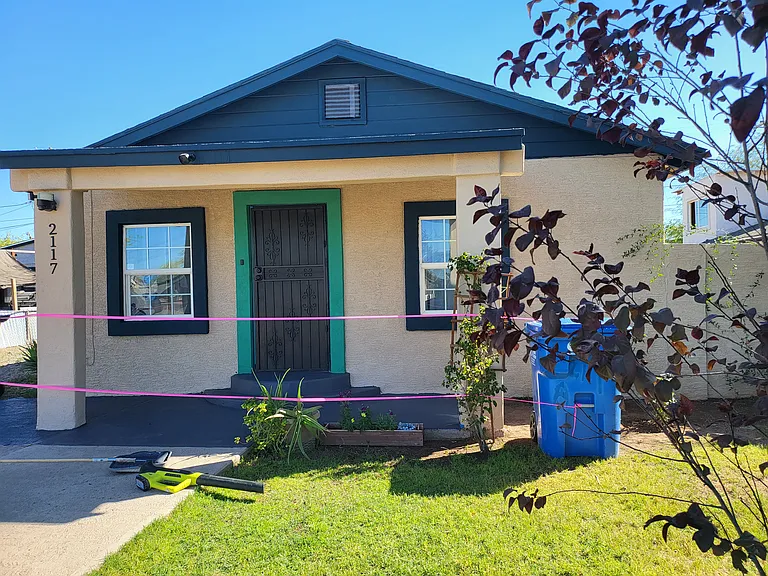 HONEY STOP THE CAR!
Wow! This House is Nice!
Pink Tape & trash cans will be removed on 3/20, and new photos will be added. Fresh Paint drying. Waiting For the New Tenants who will take good care of the house.
More Pictures to Come Soon...