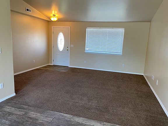 4th image of 4729 Forsythia St