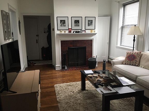 3rd image of 640 W Waveland Ave APT 4C