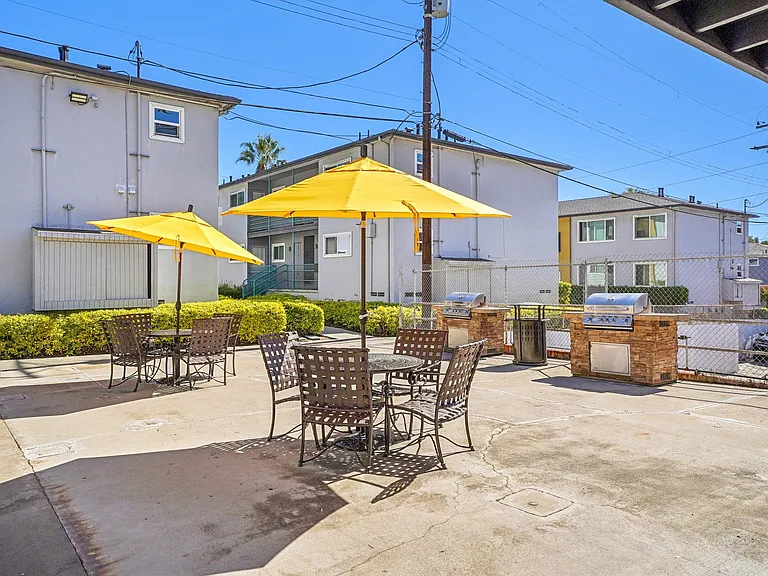 Ladera Townhouse — Photo 19