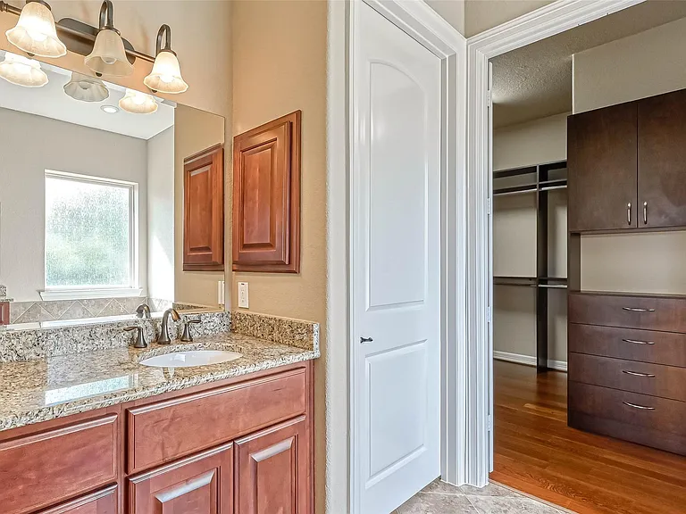5014 Fairford Dr — Photo 25
