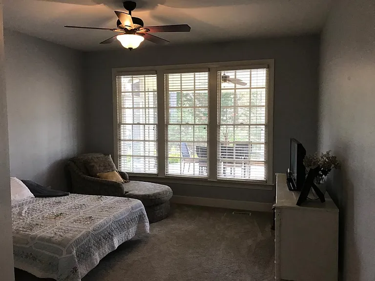 Guest Bedroom - Main floor