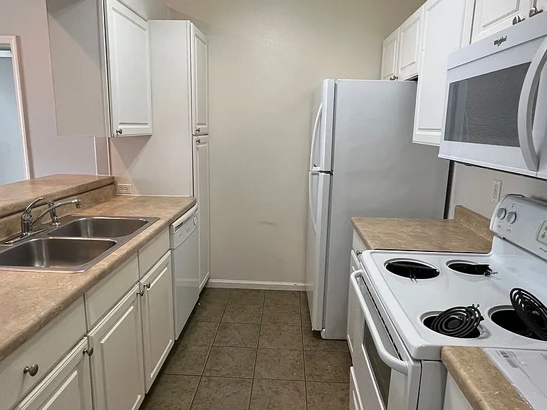 1920 Monte Vista Dr — Photo 9