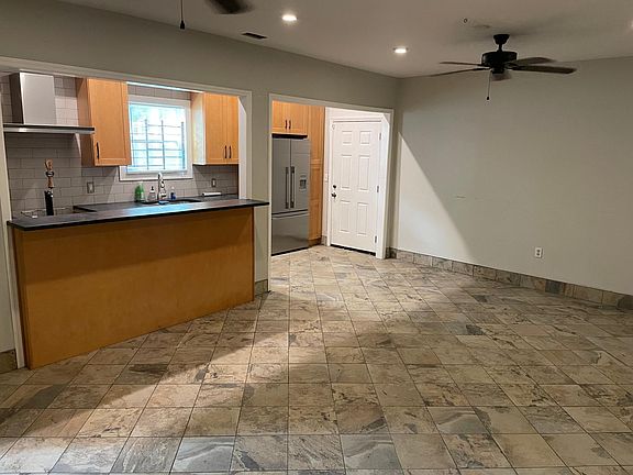 2nd image of 1001 Montgomery St #1