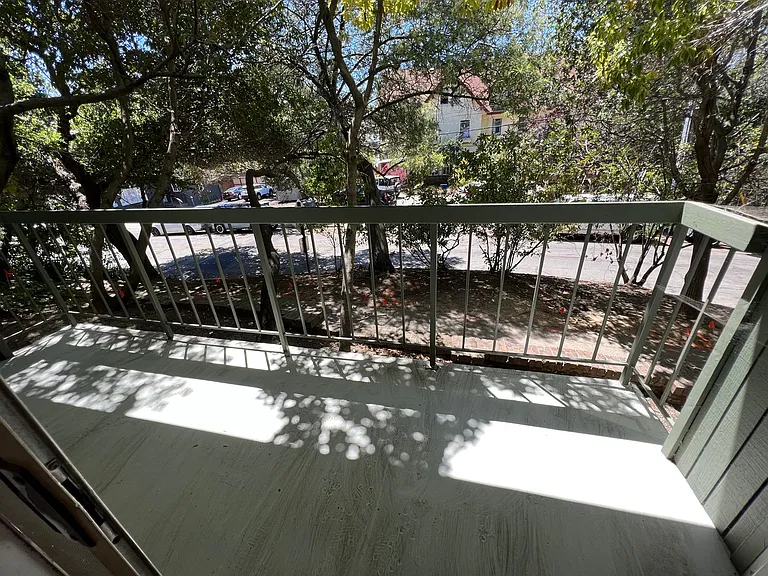 2700 Le Conte Ave #204 — Photo 10
