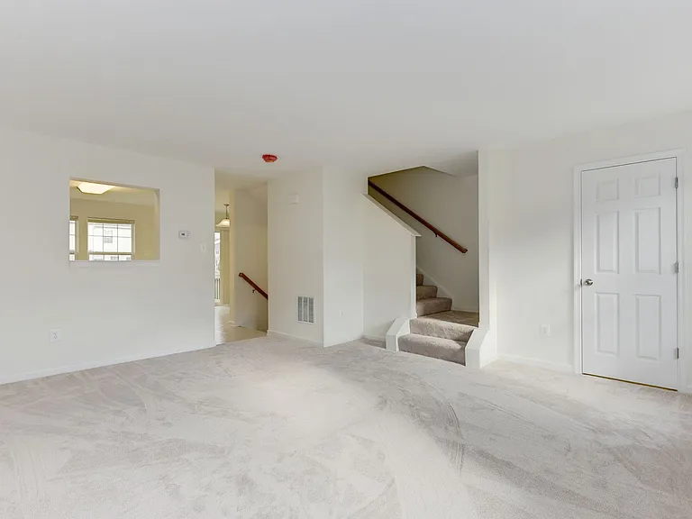 119 Monticello Sq — Photo 3